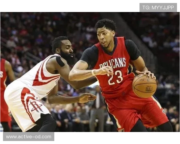 布朗挡拆拉开对手内线，效率高于上季