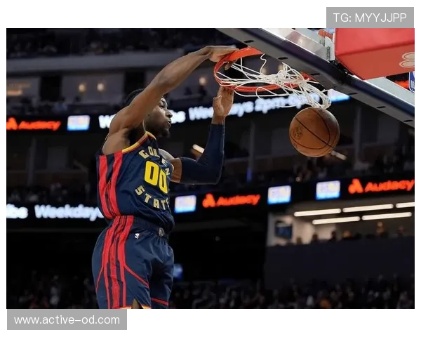 库明加利用挡拆掩护拉开空间 提升三分命中率明显