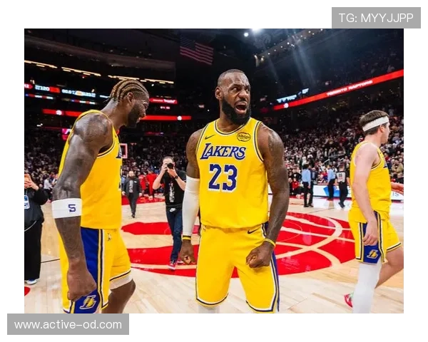 拉里·伯德关键时刻三分效率提升明显胜过詹姆斯