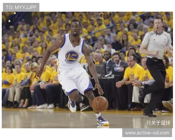 巴恩斯通过无球跑动对比队友，提升球队三分空间拉开效果