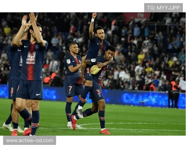 巴黎圣日耳曼强强对话中越踢越被动，防守稳定性面临考验