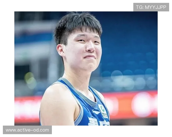 杨瀚森低位对抗主力中锋拉开空间提升外线效率